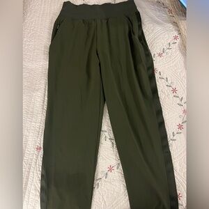 Athleta Nolita Slim Tapered Crop Pant - Aspen Olive Green - Size 6